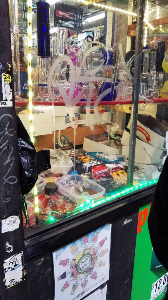 Fumette au coin de la rue